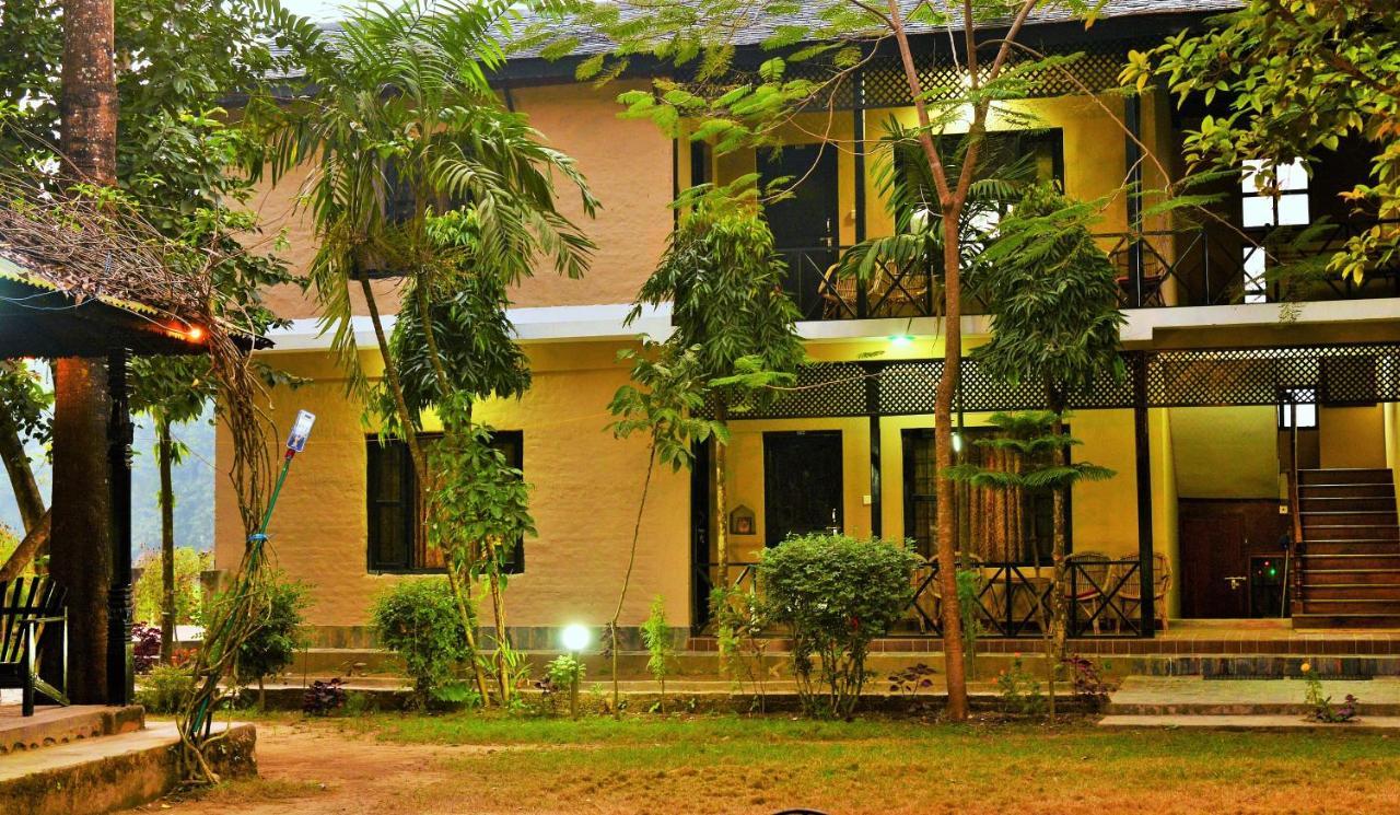 Hotel Parkside & Swimming Pool-Between Greenery And Azure ,Your Perfect Retreat Chitwan Extérieur photo