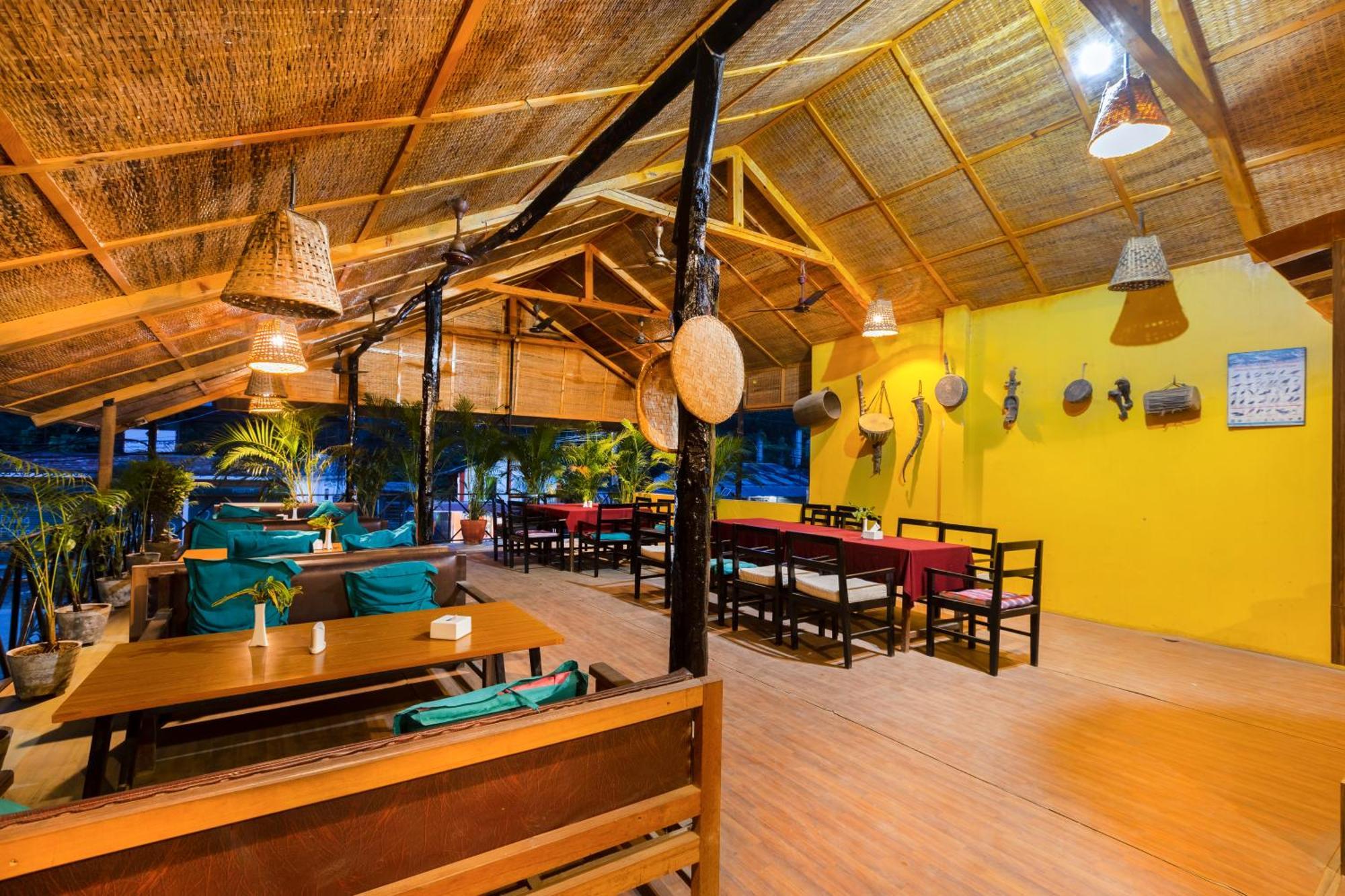 Hotel Parkside & Swimming Pool-Between Greenery And Azure ,Your Perfect Retreat Chitwan Extérieur photo