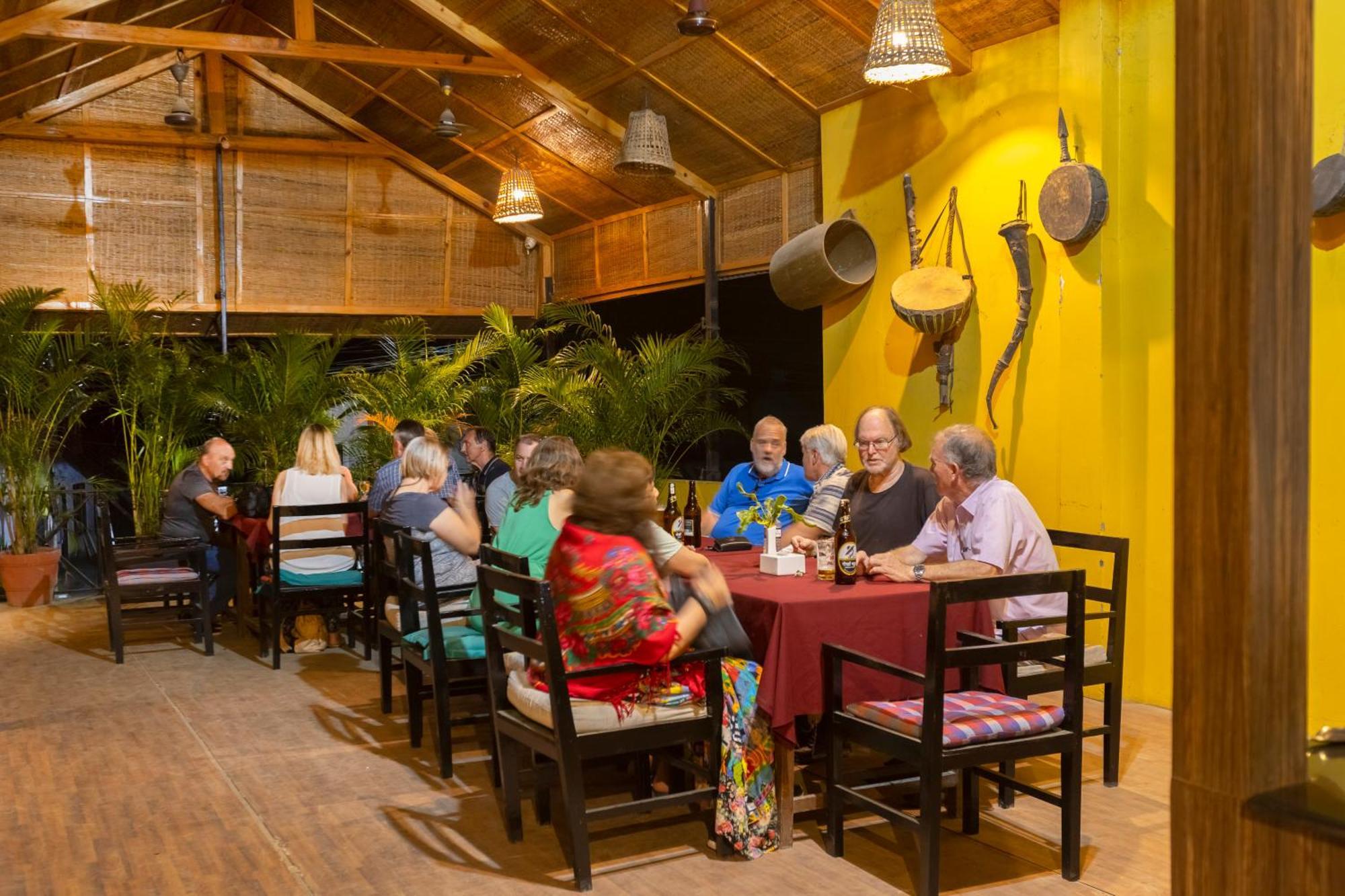 Hotel Parkside & Swimming Pool-Between Greenery And Azure ,Your Perfect Retreat Chitwan Extérieur photo