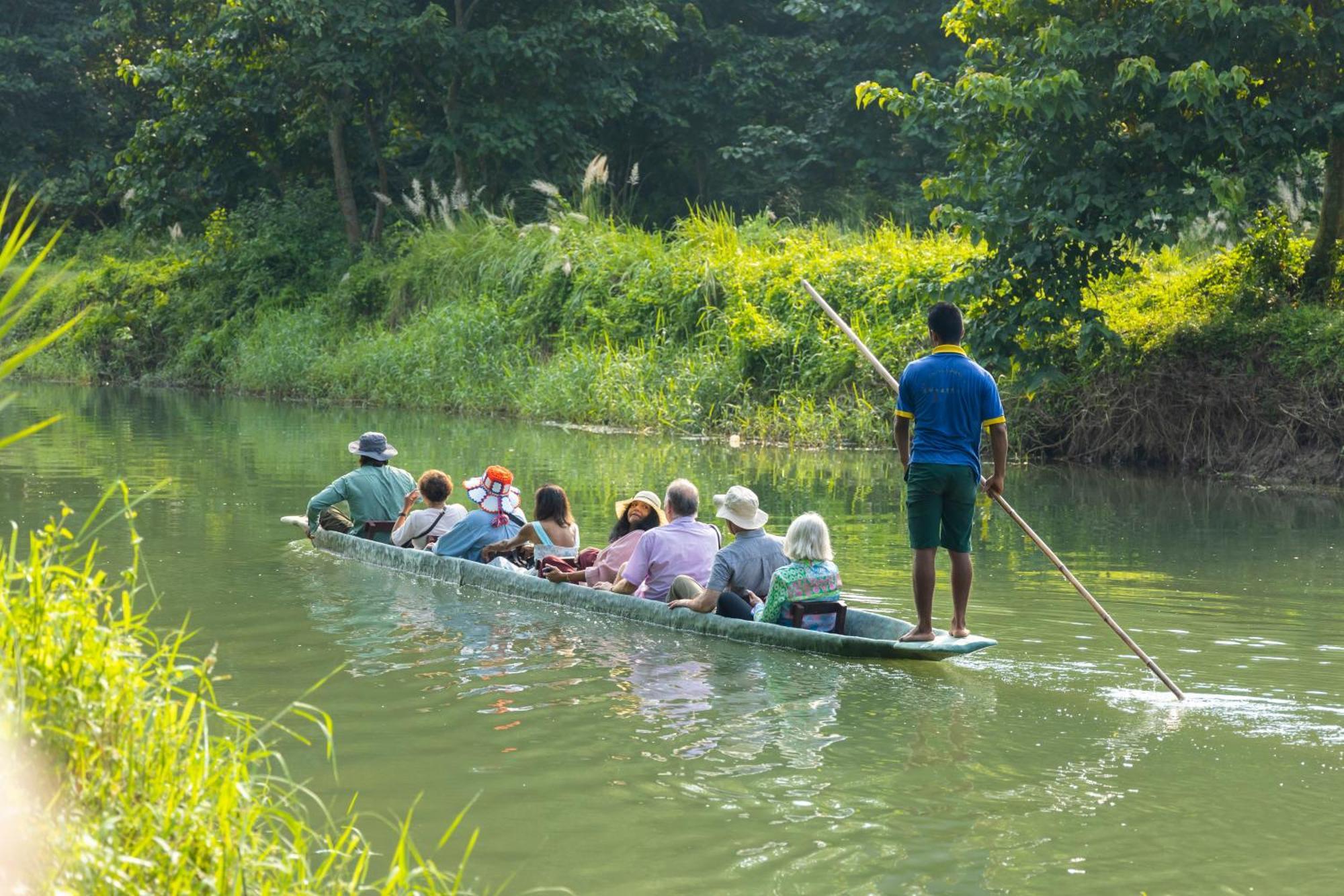 Hotel Parkside & Swimming Pool-Between Greenery And Azure ,Your Perfect Retreat Chitwan Extérieur photo