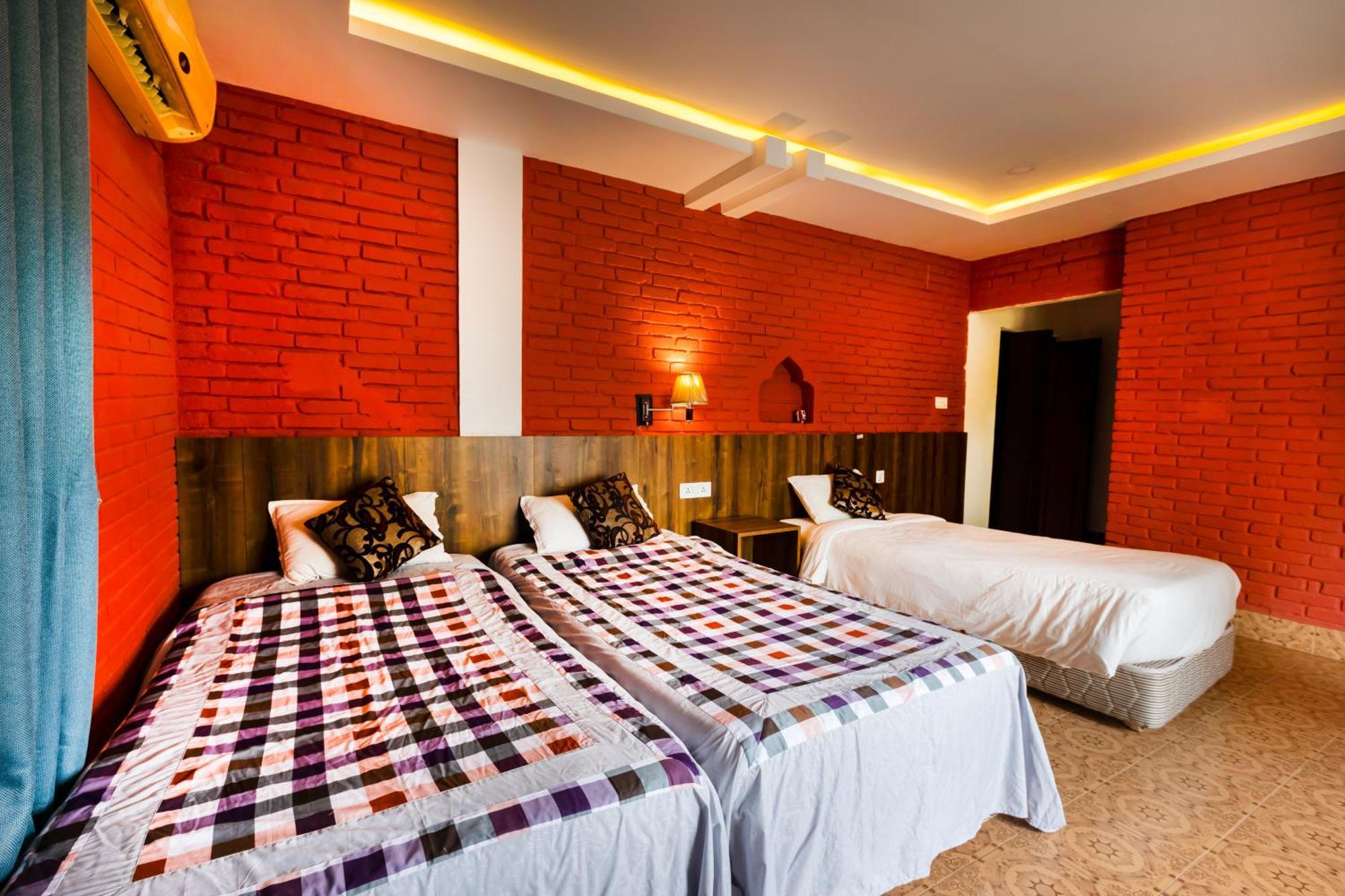 Hotel Parkside & Swimming Pool-Between Greenery And Azure ,Your Perfect Retreat Chitwan Extérieur photo