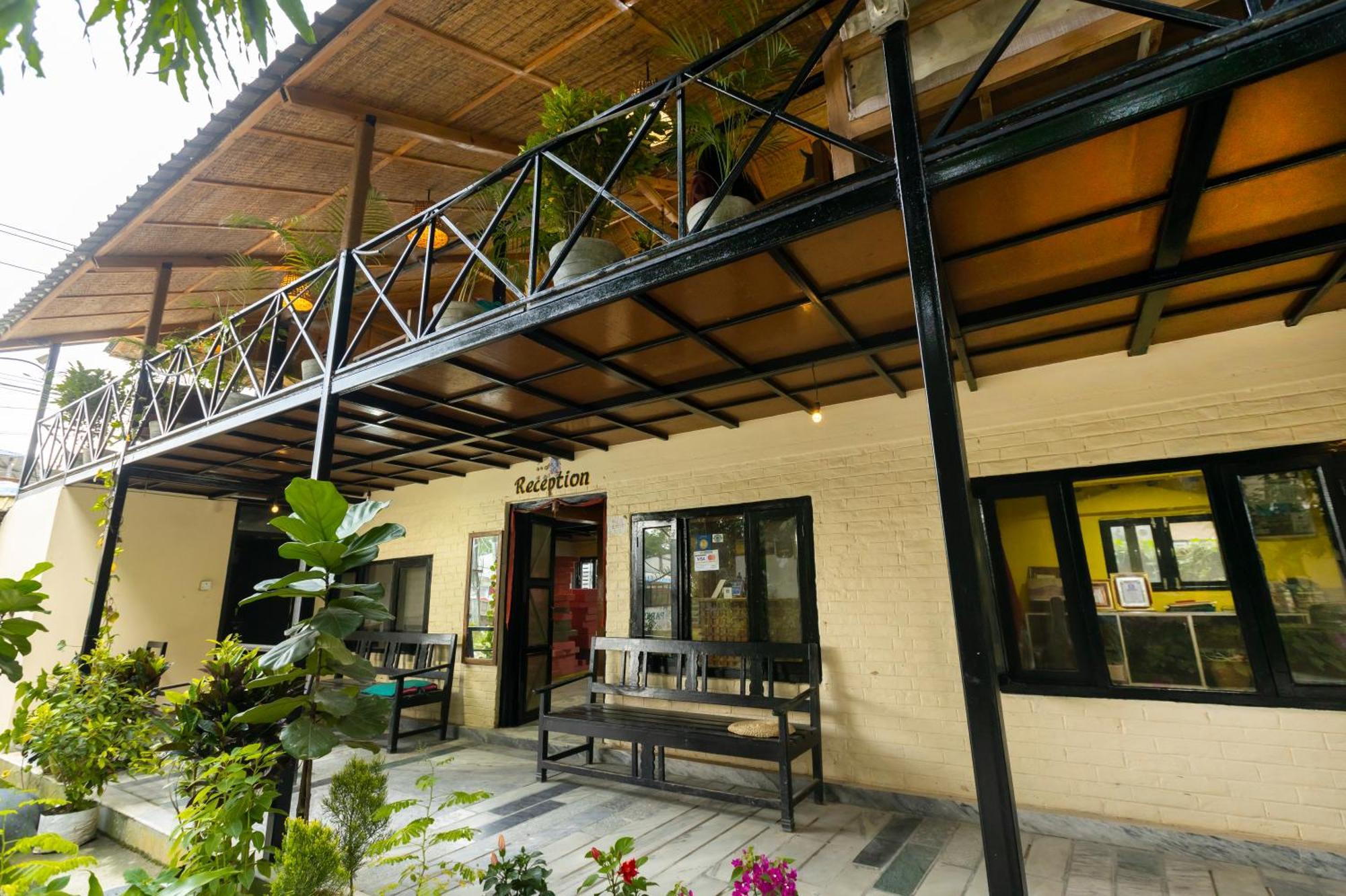 Hotel Parkside & Swimming Pool-Between Greenery And Azure ,Your Perfect Retreat Chitwan Extérieur photo