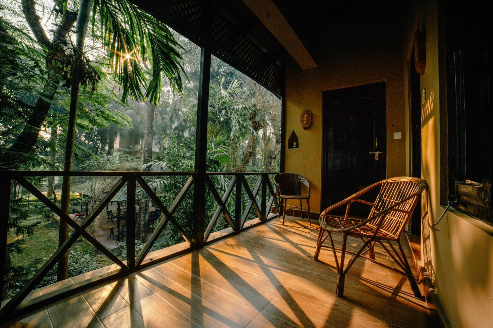 Hotel Parkside & Swimming Pool-Between Greenery And Azure ,Your Perfect Retreat Chitwan Extérieur photo