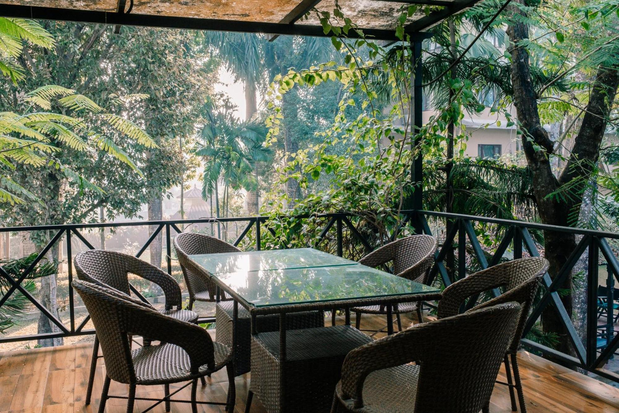 Hotel Parkside & Swimming Pool-Between Greenery And Azure ,Your Perfect Retreat Chitwan Extérieur photo