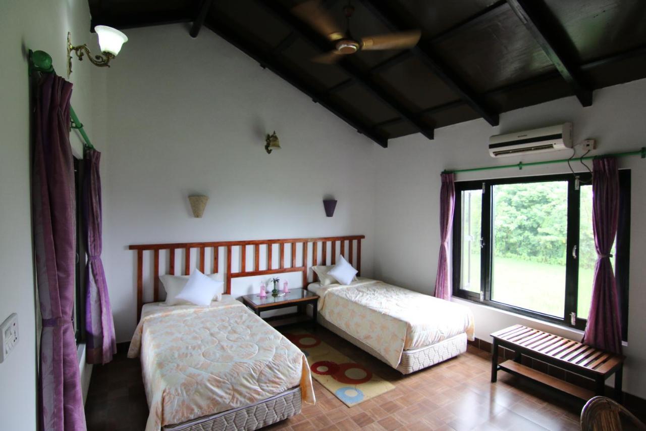 Hotel Parkside & Swimming Pool-Between Greenery And Azure ,Your Perfect Retreat Chitwan Extérieur photo